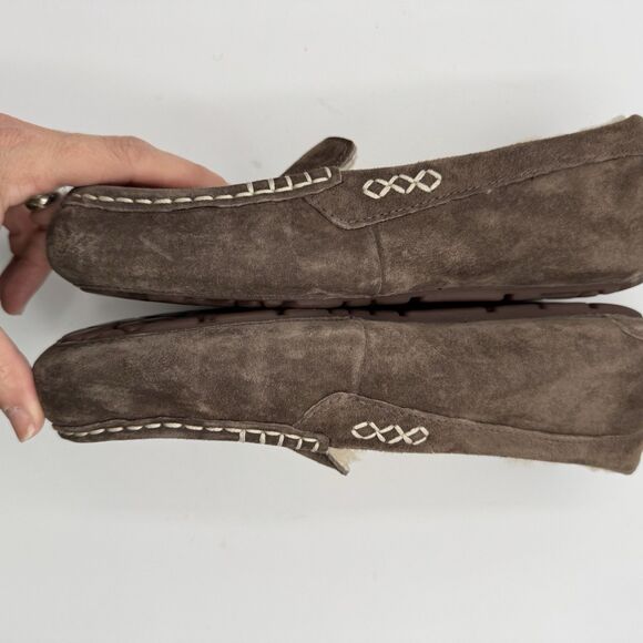 UGG Ansley Women’s Brown Suede Moccasin Slippers Sheepskin Wool Lined Size 8 - Picture 3 of 12